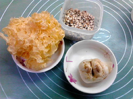 百合薏米銀耳湯的做法-甜味煮菜譜
