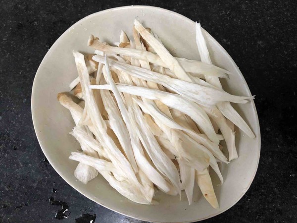 椒鹽酥炸杏鮑菇的做法-五香味炸菜譜-易網<a href=http://m.aoa7937.com/ target=_blank class=infotextkey>健康養生</a>網 椒鹽酥炸杏鮑菇的做法-五香味炸菜譜
