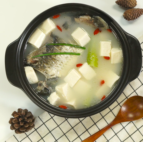 鯽魚豆腐湯的做法-咸鮮味燉菜譜