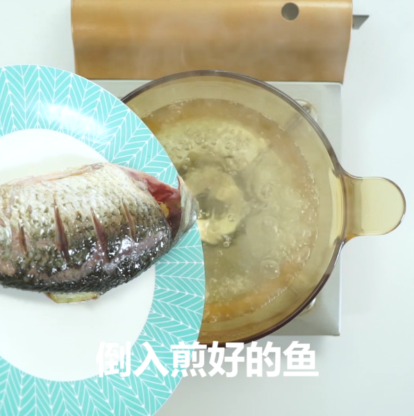 鯽魚豆腐湯的做法-咸鮮味燉菜譜