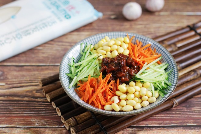炸醬面的做法-咸鮮味拌菜譜-易網健康養生網 炸醬面的做法-咸鮮味拌菜譜