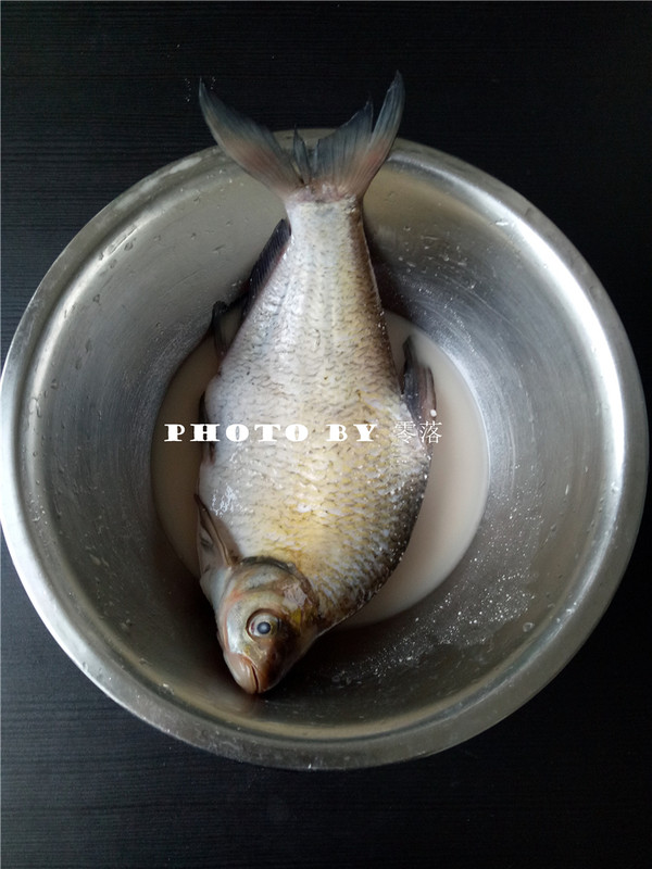 澆汁武昌魚(yú)的做法-酸辣味煮菜譜