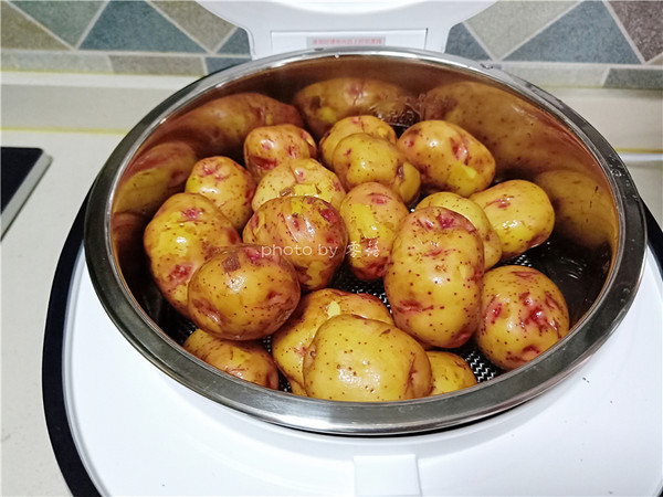 土豆蛋兒的做法-家常味蒸菜譜-易網健康養生網 土豆蛋兒的做法-家常味蒸菜譜
