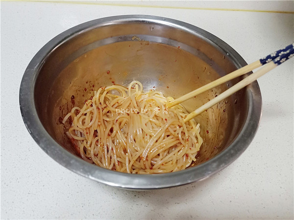 私房涼拌米粉的做法-家常味拌菜譜-易網健康養生網 私房涼拌米粉的做法-家常味拌菜譜