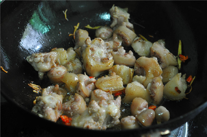 香燜豬尾巴的做法-香辣味炒菜譜-易網(wǎng)健康養(yǎng)生網(wǎng) 香燜豬尾巴的做法-香辣味炒菜譜