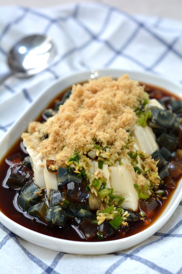 肉松皮蛋豆腐的做法-家常味拌菜譜-易網健康養生網 肉松皮蛋豆腐的做法-家常味拌菜譜