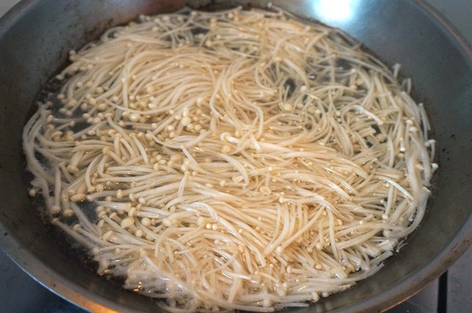 涼拌金針菇的做法-家常味拌菜譜