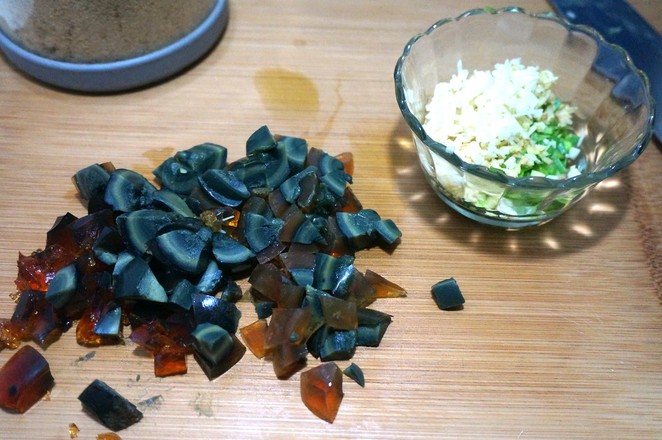 肉松皮蛋豆腐的做法-家常味拌菜譜-易網健康養生網 肉松皮蛋豆腐的做法-家常味拌菜譜