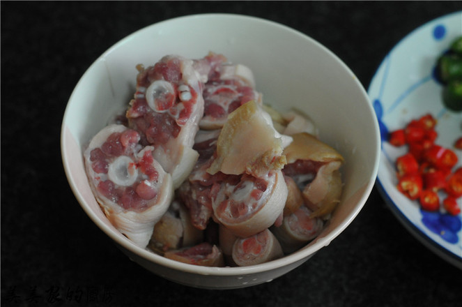 香燜豬尾巴的做法-香辣味炒菜譜-易網(wǎng)健康養(yǎng)生網(wǎng) 香燜豬尾巴的做法-香辣味炒菜譜