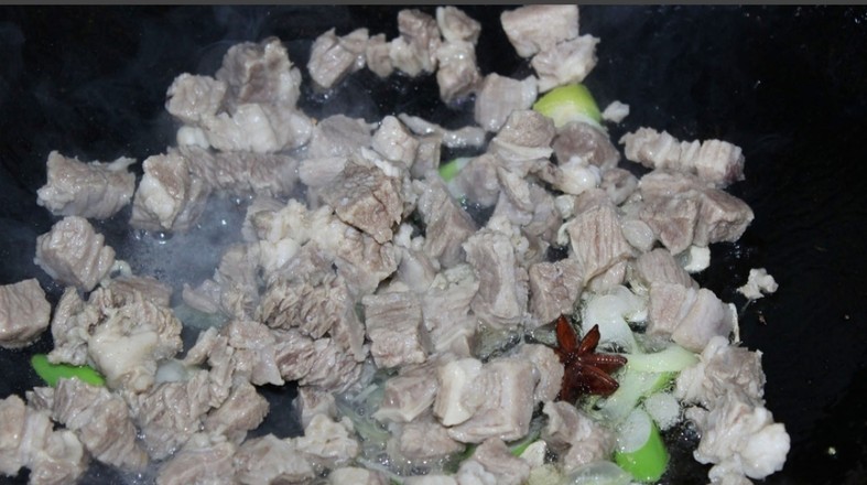 番茄燉鮮牛腩的做法-咸鮮味燉菜譜-易網(wǎng)健康養(yǎng)生網(wǎng) 番茄燉鮮牛腩的做法-咸鮮味燉菜譜