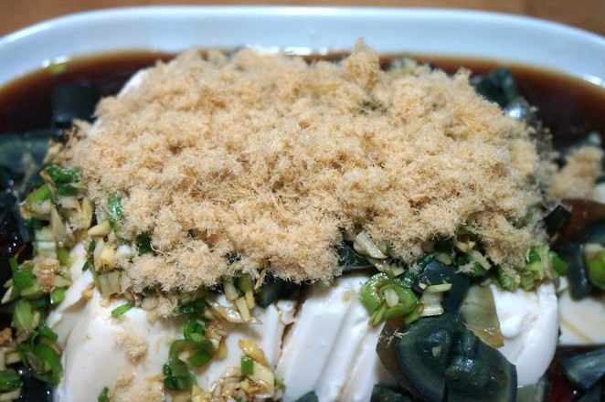 肉松皮蛋豆腐的做法-家常味拌菜譜-易網健康養生網 肉松皮蛋豆腐的做法-家常味拌菜譜