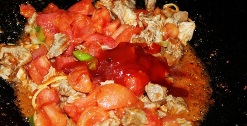 番茄燉鮮牛腩的做法-咸鮮味燉菜譜-易網(wǎng)健康養(yǎng)生網(wǎng) 番茄燉鮮牛腩的做法-咸鮮味燉菜譜