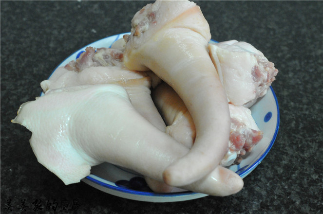 香燜豬尾巴的做法-香辣味炒菜譜-易網(wǎng)<a href=http://m.aoa7937.com/ target=_blank class=infotextkey>健康養(yǎng)生</a>網(wǎng) 香燜豬尾巴的做法-香辣味炒菜譜