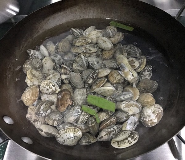 香辣花蛤的做法-香辣味爆菜譜