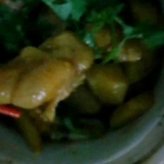 米飯的殺手～砂鍋土豆燜雞翅的做法-家常味燜菜譜
