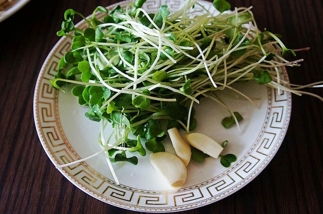 涼拌金針菇蘿卜苗的做法-酸甜味拌菜譜