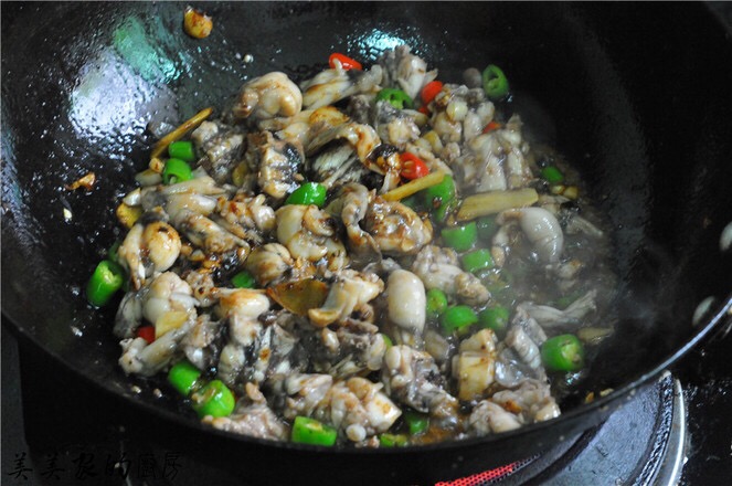 干鍋牛蛙的做法-香辣味炒菜譜-易網健康養生網 干鍋牛蛙的做法-香辣味炒菜譜