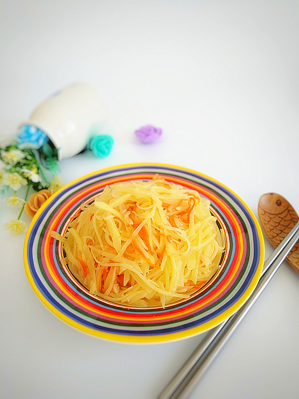 小炒土豆絲的做法-家常味炒菜譜-易網(wǎng)健康養(yǎng)生網(wǎng) 小炒土豆絲的做法-家常味炒菜譜