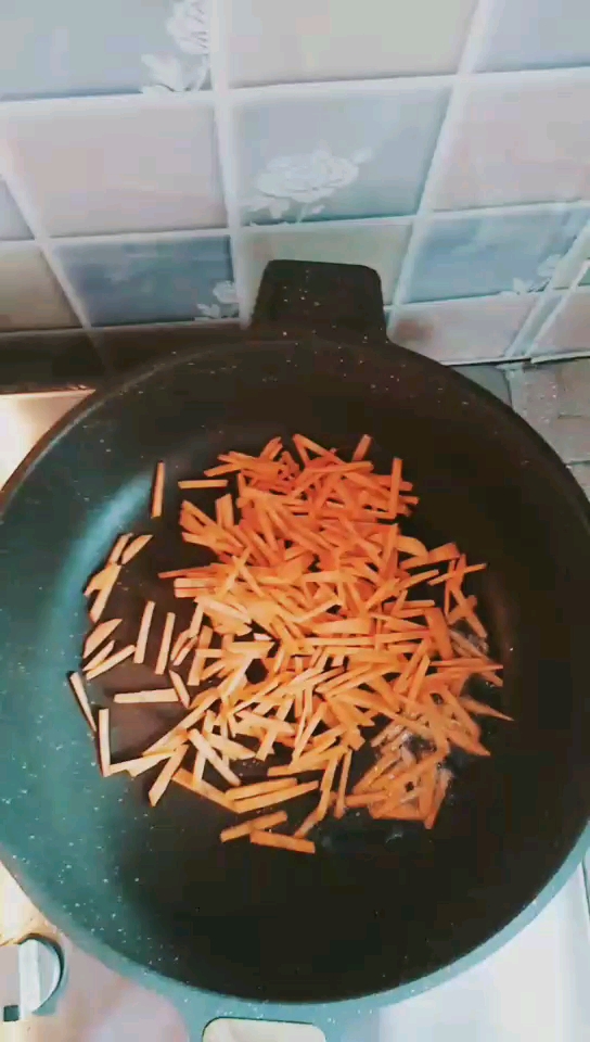 花樣“拌”夏，美味加倍【涼拌雞絲】的做法-咸鮮味拌菜譜