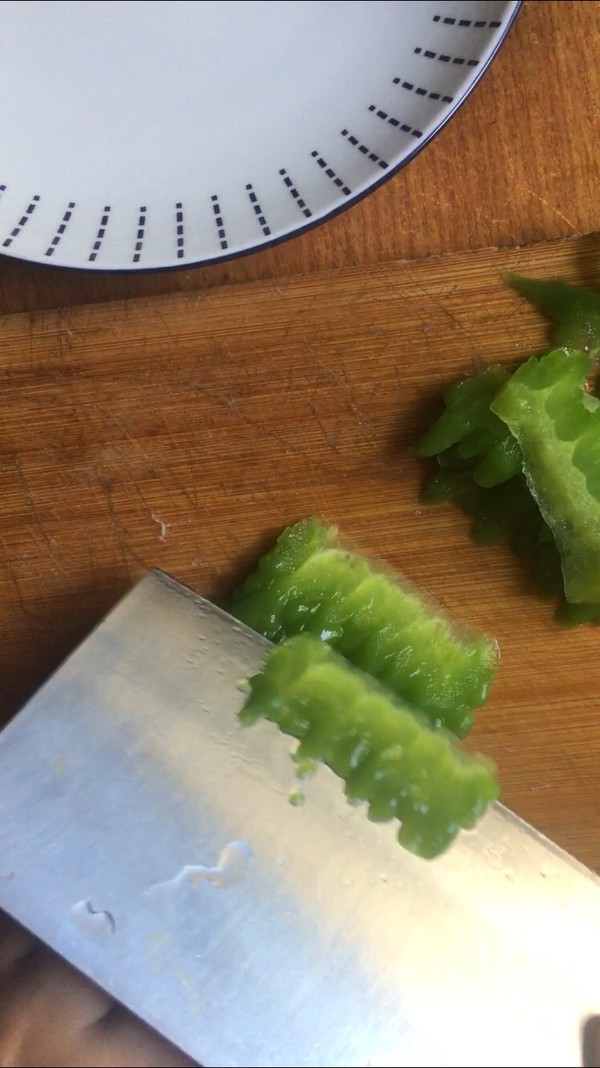 剁椒肉末抱苦瓜的做法-香辣味炒菜譜