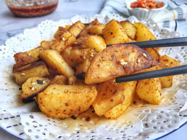 煎土豆的做法-香辣味煎菜譜-易網(wǎng)健康養(yǎng)生網(wǎng) 煎土豆的做法-香辣味煎菜譜