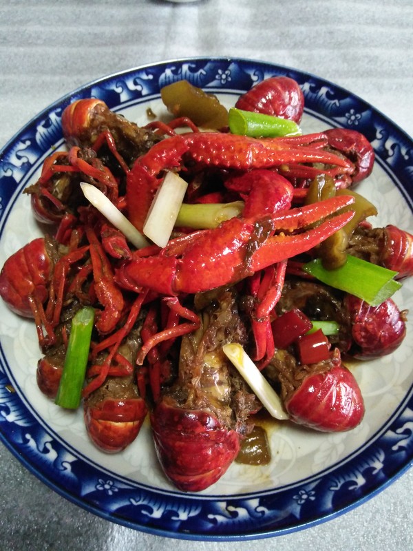 酸菜小龍蝦的做法-蒜香味炒菜譜-易網(wǎng)健康養(yǎng)生網(wǎng) 酸菜小龍蝦的做法-蒜香味炒菜譜