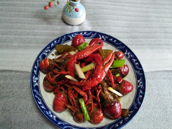 酸菜小龍蝦的做法-蒜香味炒菜譜-易網(wǎng)健康養(yǎng)生網(wǎng) 酸菜小龍蝦的做法-蒜香味炒菜譜