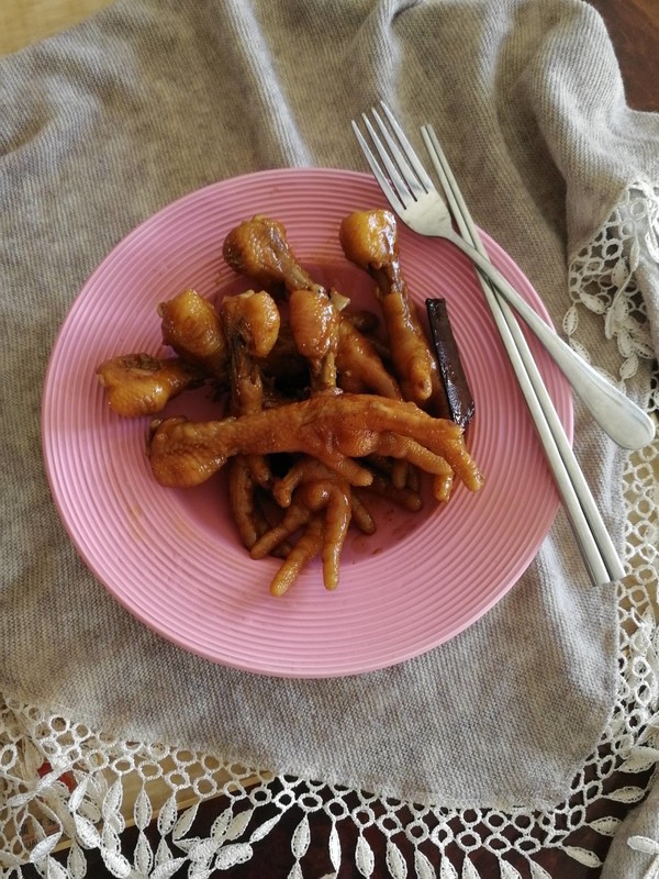 鹵雞爪的做法-香辣味鹵菜譜-易網(wǎng)健康養(yǎng)生網(wǎng) 鹵雞爪的做法-香辣味鹵菜譜