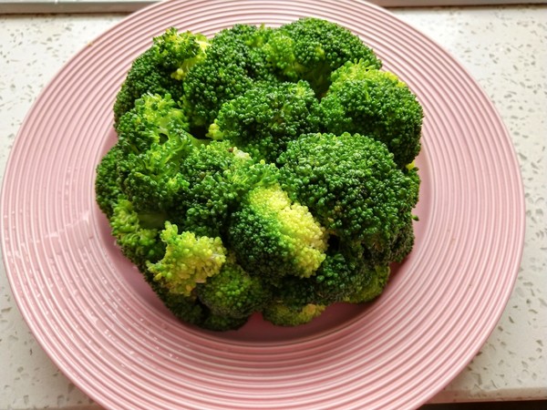 清爽西藍花的做法-咸鮮味煮菜譜-易網健康養生網 清爽西藍花的做法-咸鮮味煮菜譜