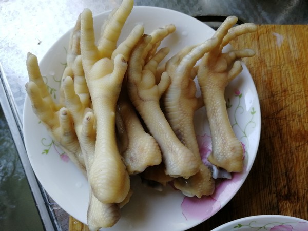 鹵雞爪的做法-香辣味鹵菜譜-易網(wǎng)健康養(yǎng)生網(wǎng) 鹵雞爪的做法-香辣味鹵菜譜