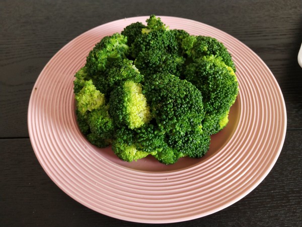 清爽西藍花的做法-咸鮮味煮菜譜-易網健康養生網 清爽西藍花的做法-咸鮮味煮菜譜
