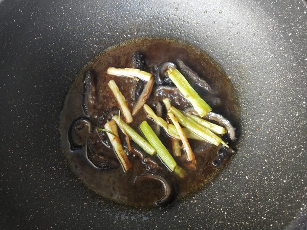 蔥燒海參的做法-咸鮮味燒菜譜-易網(wǎng)健康養(yǎng)生網(wǎng) 蔥燒海參的做法-咸鮮味燒菜譜