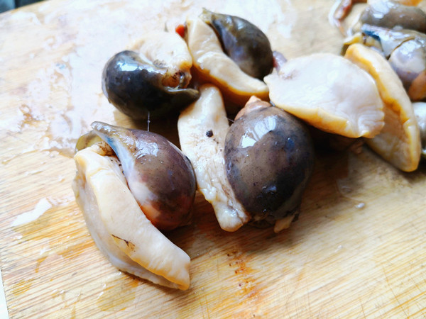 蒜苔炒假鮑魚(yú)的做法-咸鮮味炒菜譜-易網(wǎng)<a href=http://m.aoa7937.com/ target=_blank class=infotextkey>健康養(yǎng)生</a>網(wǎng) 蒜苔炒假鮑魚(yú)的做法-咸鮮味炒菜譜