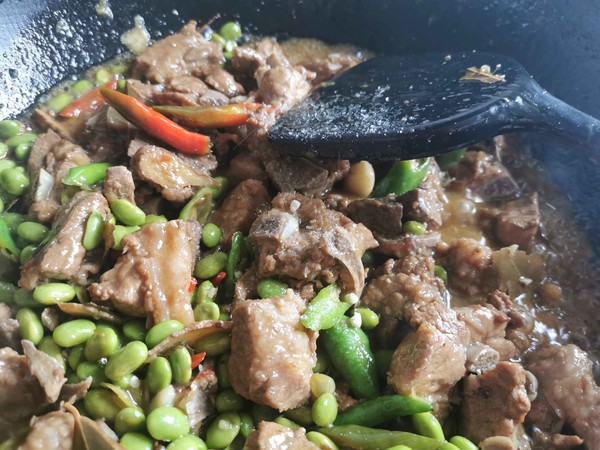 鍋邊饃饃—排骨燒毛豆的做法-家常味燒菜譜-易網健康養生網 鍋邊饃饃—排骨燒毛豆的做法-家常味燒菜譜