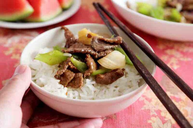 蔥爆牛肉的做法-咸鮮味炒菜譜-易網(wǎng)健康養(yǎng)生網(wǎng) 蔥爆牛肉的做法-咸鮮味炒菜譜