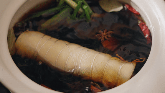 香鹵豆皮卷【孔老師教做菜】的做法-家常味煮菜譜