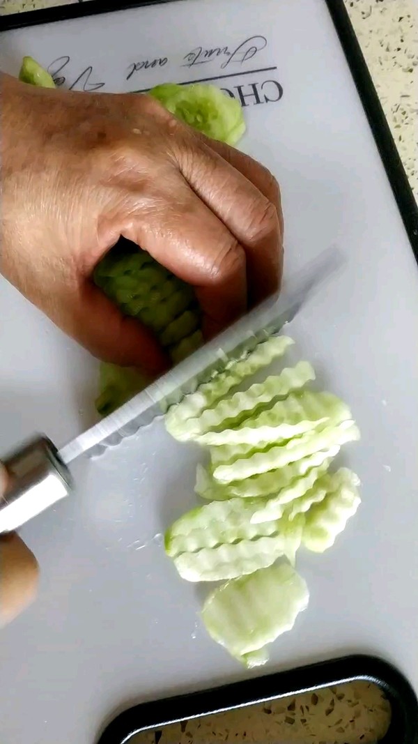 酸甜青瓜涼皮的做法-酸甜味拌菜譜