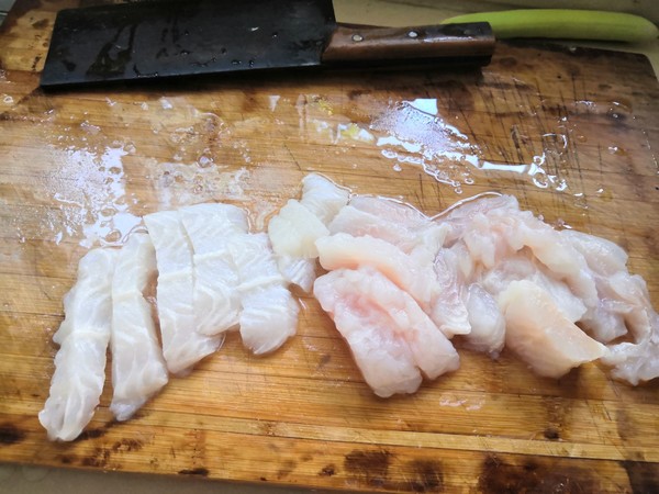 西紅柿燉巴沙魚(yú)的做法-家常味炒菜譜-易網(wǎng)<a href=http://m.aoa7937.com/ target=_blank class=infotextkey>健康養(yǎng)生</a>網(wǎng) 西紅柿燉巴沙魚(yú)的做法-家常味炒菜譜