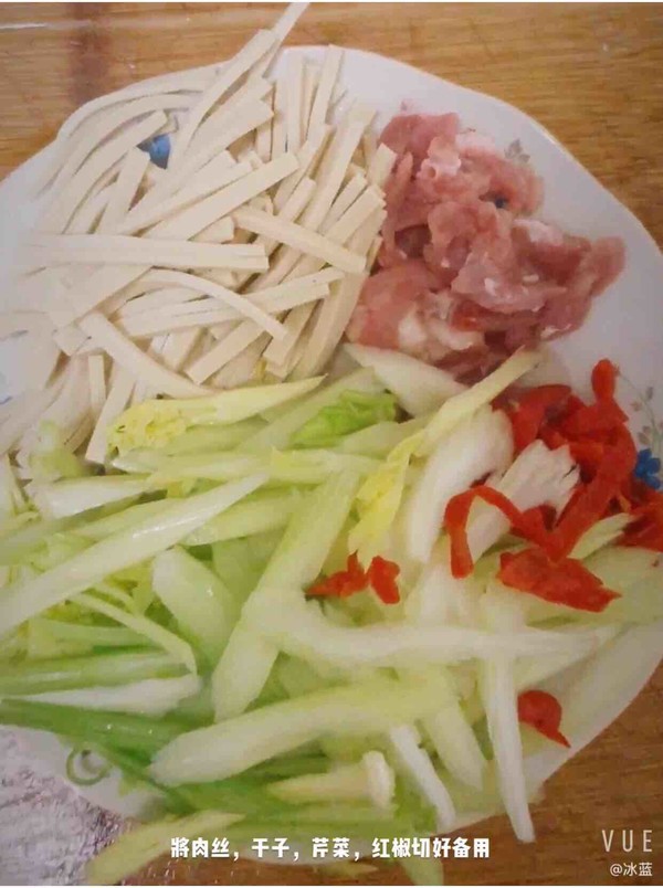 芹菜干子炒肉絲的做法-家常味炒菜譜