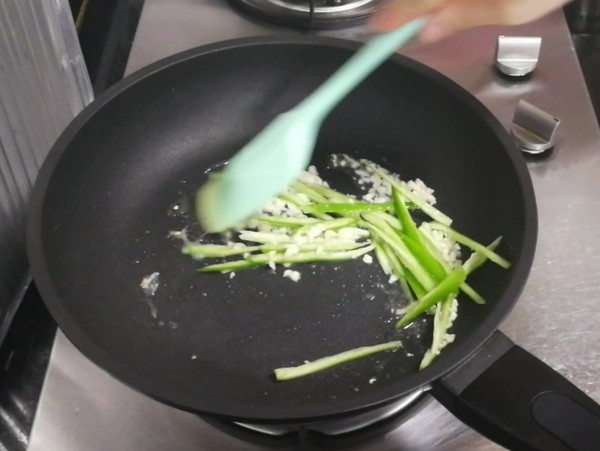 涼拌金針菇的做法-酸甜味拌菜譜-易網(wǎng)健康養(yǎng)生網(wǎng) 涼拌金針菇的做法-酸甜味拌菜譜