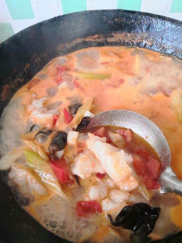 西紅柿燉巴沙魚(yú)的做法-家常味炒菜譜-易網(wǎng)健康養(yǎng)生網(wǎng) 西紅柿燉巴沙魚(yú)的做法-家常味炒菜譜