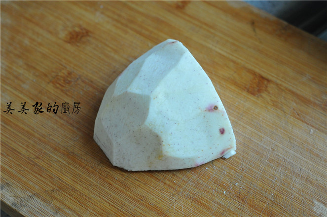 炸香芋片的做法-家常味炸菜譜-易網<a href=http://m.aoa7937.com/ target=_blank class=infotextkey>健康養(yǎng)生</a>網 炸香芋片的做法-家常味炸菜譜