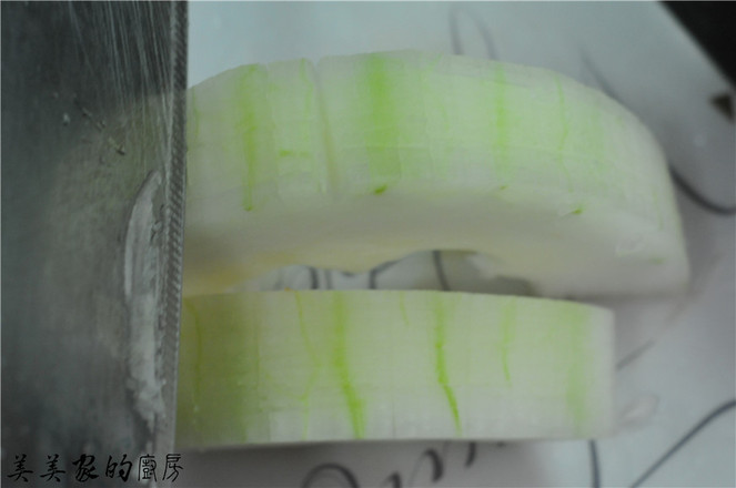 紅燒冬瓜的做法-香辣味燒菜譜-易網(wǎng)<a href=http://m.aoa7937.com/ target=_blank class=infotextkey>健康養(yǎng)生</a>網(wǎng) 紅燒冬瓜的做法-香辣味燒菜譜