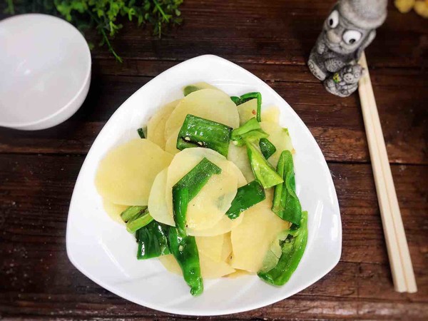 土豆這樣做簡(jiǎn)單又美味的做法-家常味炒菜譜-易網(wǎng)健康養(yǎng)生網(wǎng) 土豆這樣做簡(jiǎn)單又美味的做法-家常味炒菜譜