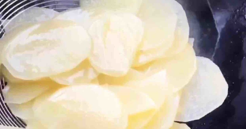 土豆這樣做簡(jiǎn)單又美味的做法-家常味炒菜譜