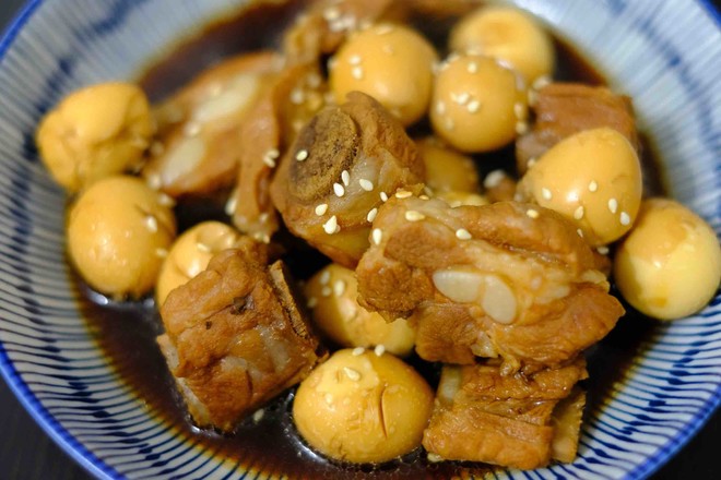鵪鶉蛋燒排骨的做法-咸鮮味燒菜譜-易網健康養生網 鵪鶉蛋燒排骨的做法-咸鮮味燒菜譜