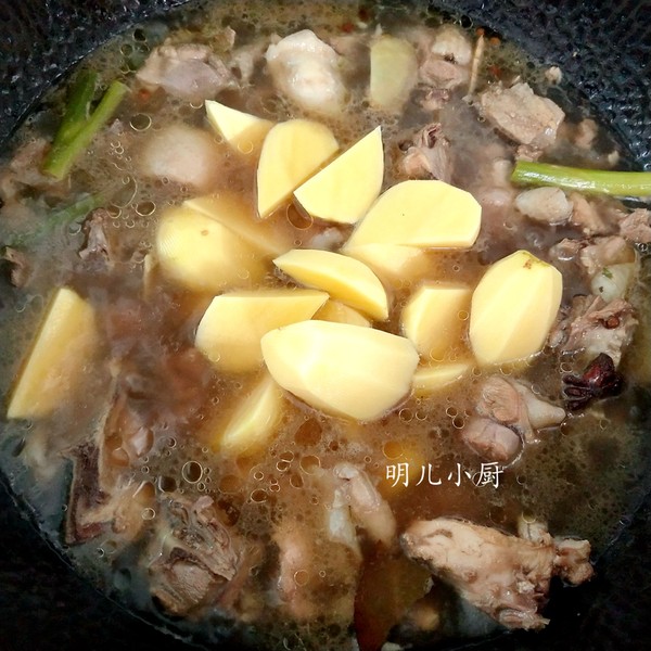 燉炒大公雞的做法-家常味燉菜譜-易網(wǎng)健康養(yǎng)生網(wǎng) 燉炒大公雞的做法-家常味燉菜譜
