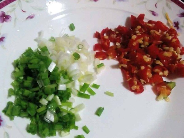 金江小姑娘土豆爆魷魚的做法-麻辣味烤菜譜-易網健康養生網 金江小姑娘土豆爆魷魚的做法-麻辣味烤菜譜