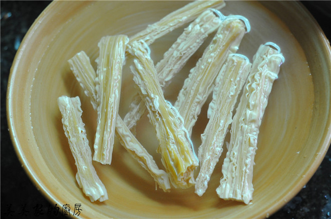 拌腐竹的做法-香辣味拌菜譜-易網(wǎng)<a href=http://m.aoa7937.com/ target=_blank class=infotextkey>健康養(yǎng)生</a>網(wǎng) 拌腐竹的做法-香辣味拌菜譜