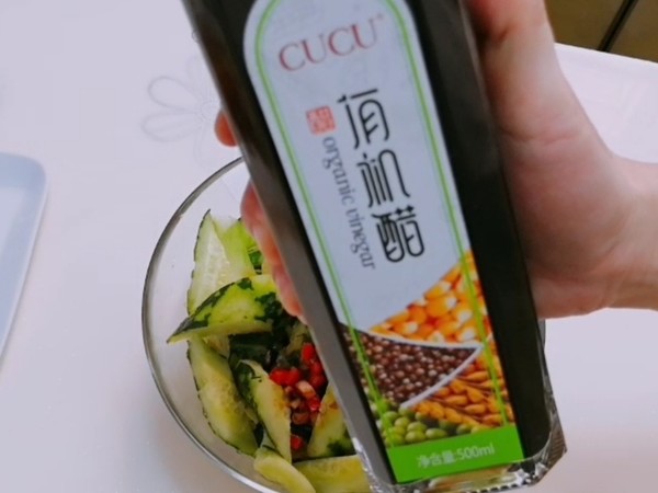 涼拌青瓜的做法-家常味拌菜譜-易網(wǎng)健康養(yǎng)生網(wǎng) 涼拌青瓜的做法-家常味拌菜譜